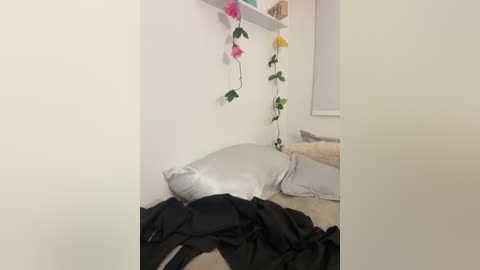 oriana_zoeee Cam Show from 2025-10-30 00:56