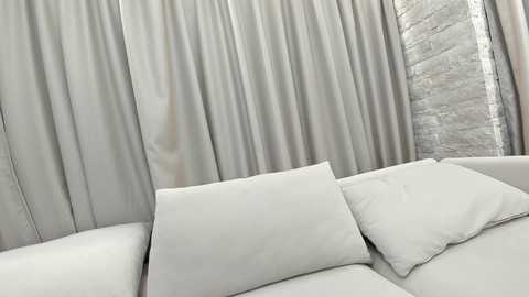 ehotlovea Cam Show from 2025-10-19 02:28