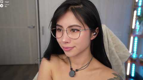 gigi_ulala Cam Show from 2025-10-04 19:34