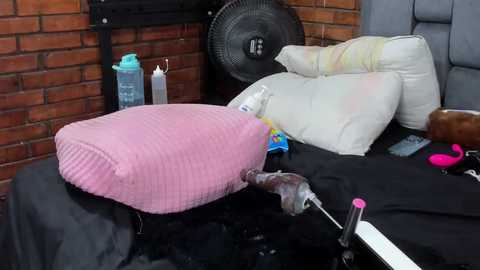 couple_gold69 Cam Show from 2025-10-06 15:36