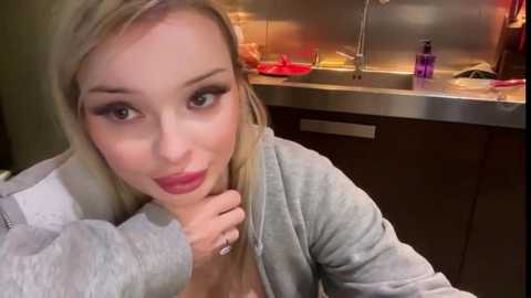 hannaxlove Cam Show from 2025-11-05 16:58