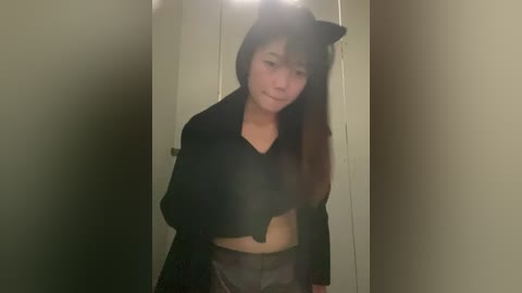 xixi_28 Cam Show from 2025-11-06 00:52