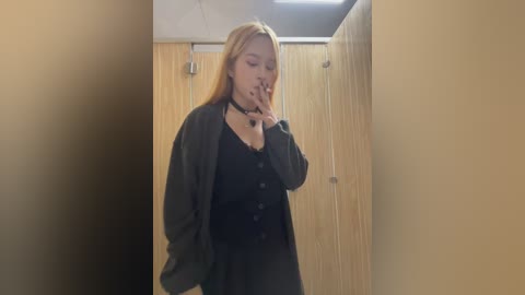 yuki_june Cam Show from 2025-11-11 08:44