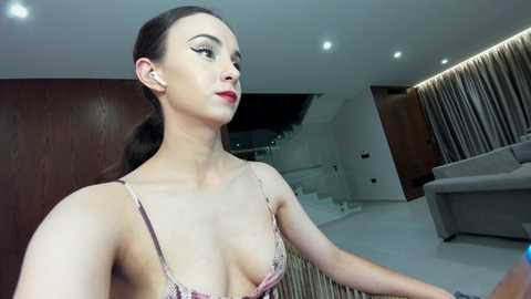 ehotlovea Cam Show from 2025-12-14 04:33