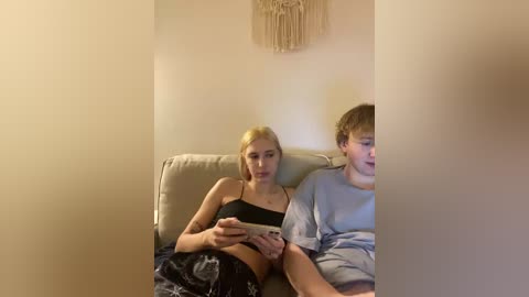 linatwins Cam Show from 2025-11-20 04:28